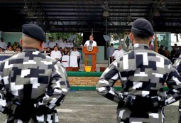 Aquino cites PSG for their dignity and courage