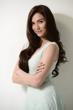 Jennylyn Mercado not pressured to win back-to-back MMFF trophies