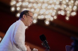 Aquino takes swipe at Binay for ‘playing blind’ to govt support for Cebu projects