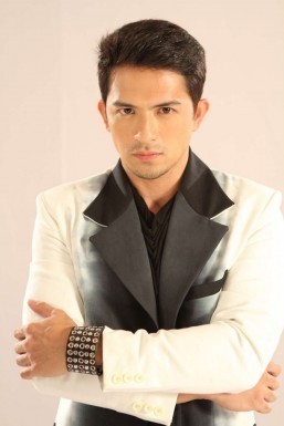 Dennis Trillo remains a Kapuso