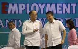 Binay calls Aquino govt ‘a failure, callous’