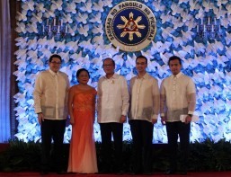 President Aquino leads oath-taking rites of adminisration lawmakers in Malacanang