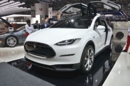 Tesla SUV launch pushed back to 2015