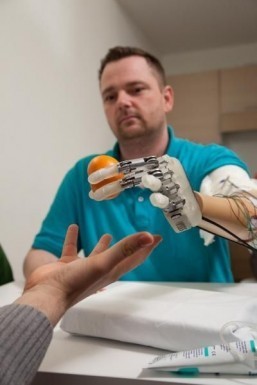 ‘Bionic hand’ can now sense shape, texture