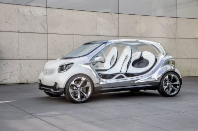 smart fourjoy - Pure urban joie de vivre Externally there's more than a hint of Apple's design philosophy and materials preference. ©Smart