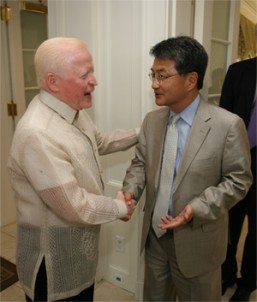 Ambassador Jose L. Cuisia Jr. welcomes United States Assistant Secretary of State Joseph Y. Yun to the Independence Day Reception of the Philippine Embassy at the Hay Adams Hotel in Washington, D.C. on Wednesday (Philippine Embassy Photo by Elmer G. Cato)