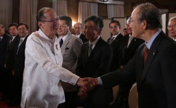 Indo president in PHL as fate of death row Filipina lingers
