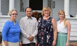 Minister JV Chan Gonzaga with the Jones family: Philippine Embassy’s Economic Minister, Jose Victor Chan-Gonzaga (2nd from left) together with the Jones family at the 6th Annual Historic House Party of the William A. Jones Home in Warsaw, Virginia on 24 September 2016. (PHOTO: US-Philippines Society)