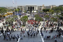 18,000 STUDENTS KICK UP THEIR HEELS ON THE MUSIC CENTER PLAZA AT 43RD ANNUAL BLUE RIBBON CHILDREN’S FESTIVAL
