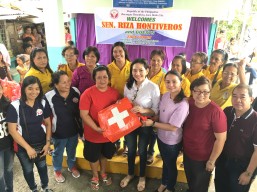 Hontiveros visits Zika epicenter, pushes barangay-led prevention measures