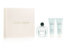 Acqua di Gioia by Giorgio Armani Inspired by nature, this classic Giorgio Armani perfume presents notes of jasmine, mint, lemon, cedar and raw sugar. For Valentine’s Day, the eau de parfum is available in a box with a body milk and a shower gel. Price: €69.95 (around $96) ©Giorgio Armani