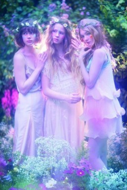 Cacharel invited 19-year-old photographer Olivia Bee to photograph the campaign for Anaïs Anaïs Premier Délice. ©Olivia Bee pour Cacharel
