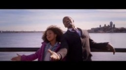 Trailer: Jamie Foxx takes ‘Annie’ under his wing