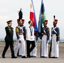 PNoy signs P3.002-trillion 2016 budget