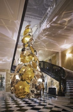 Christopher Bailey’s Claridge’s Christmas tree revealed