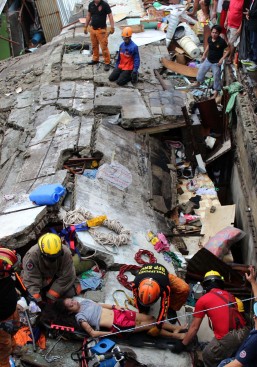 River dike in General Nakar, Quezon collapses, killing one and trapping five others