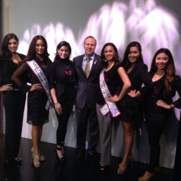 Miss Philippines USA delegates volunteer in KTLA 5 Help for the Philippines Telethon