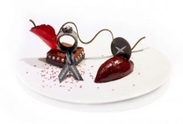 The restaurant at the Renaissance Paris Vendôme hotel offers an edible version of Mauboussin's iconic ring. ©All rights reserved