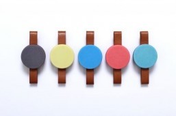 Vibrating watch corrects your perception of time