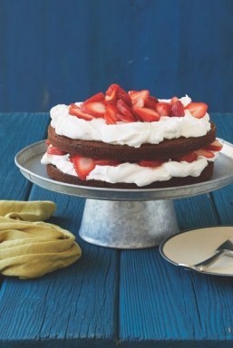 Food Network star Katie Lee shares her recipe for strawberry brownie cake