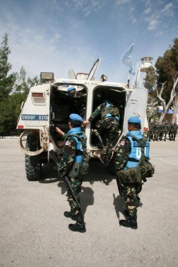 Syria army, rebels clash as UN bids to free Golan peacekeepers