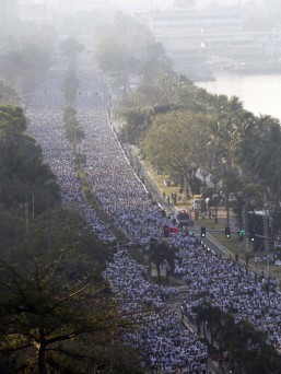 Hundreds of thousands members of Iglesia Ni Kristo (Church of Christ) participate in a worldwide charity walk for the victims of super Typhoon Haiyan in Manila February 15, 2014. The event also aims to set a Guinness world record for the most number of participants in a charity walk, according to local media. (MNS photo)