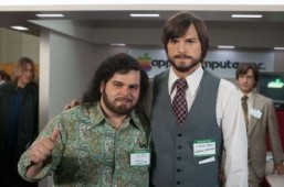 Trailer: Ashton Kutcher becomes Steve Jobs