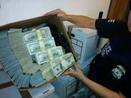 8 nabbed in $65-M cold cash money laundering operations in fashion district