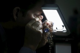 PHL puts Marcos jewel images online to teach about graft