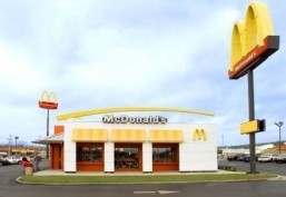 McDonald’s tests 60-second drive-thru delivery guarantee