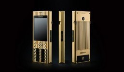 A golden phone pays homage to Gustav Klimt