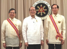 Aquino confers Order of Sikatuna on Lopez, Salinas