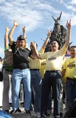 Former President Fidel V. Ramos during the 27th Anniversary of the EDSA People Power Revolution at the People Power Monument in White Plains corner Epifanio de los Santos Avenue (EDSA) on Monday (February 25). This year’s theme is “Pilipinas Natin, Abot Tanaw Na!”. The 1986 peaceful and bloodless uprising ousted the dictatorship and catapulted the late Corazon C. Aquino to the Presidency. (MNS photo)