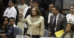 State witness Ruby Tuason takes her oath Thursday (Feb. 13, 2014) before the Senate Blue Ribbon Committee hearing on the pork barrel anomaly as Justice Secretary Leila de Lima (right) and whistle-blower Benhur Luy (left) look on. (MNS photo)