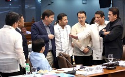 Senate fails to adopt resolution declaring Marcos ‘unfit’ for burial at LNMB