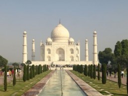 India eases visa rules to boost tourist numbers