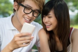 US teens love apps, not tracking