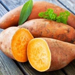 A low-oxalate diet can mean limiting intake of foods including sweet potatoes, kale, beets, almonds and spinach. ©PhotoSGH/shutterstock.com