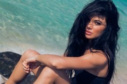 Get the holiday makeup look: Bali