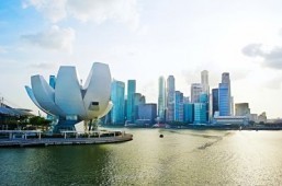 Singapore reports record 15.5 million visitors in 2013