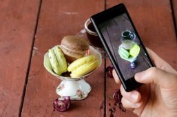 There has been a growing backlash in the United States to intrusive photo-taking, with some top-tier restaurants banning photography. ©Dream79 / shutterstock.com