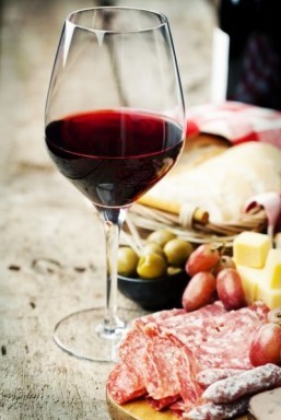 What is the best dish to serve with Beaujolais Nouveau?