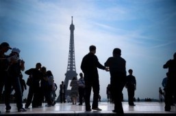 World tourism shows surprise spurt