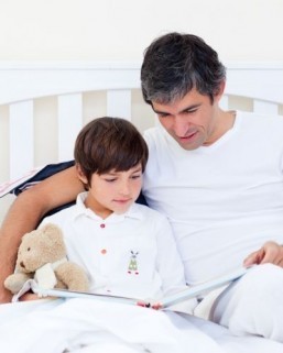 Tales with positive outcomes are more likely to motivate children to adapt the demonstrated behavior, according to a recent study. ©wavebreakmedia/shutterstock.com