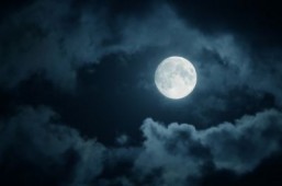 The full moon may make it hard to sleep: study