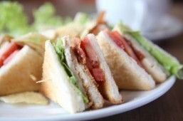 List of cities with most expensive and cheapest room service