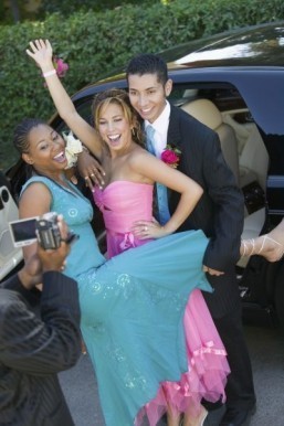 Survey finds US families spending less on prom