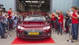 Tesla outselling Porsche, Range Rover in California