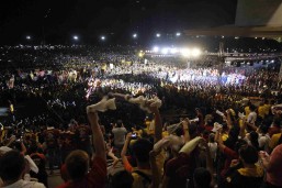 Thousands of devotees join the Traslacion 2017 procession of the Feast of the Black Nazarene after a mass was held at the Quirino Grandstand on Monday dawn (January 9, 2017). (MNS photo)
