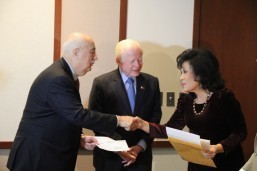 Donation from Vietnamese-Americans. Ambassador John Maisto, President of the US-Philippines Society, receives a check for $200,000 from Dieu Quyen Nguyen, Executive Director of the Ben Em Dang Co Ta Foundation. The amount was raised by members of the Vietnamese-American Community in the Metropolitan Washington, D.C. area for typhoon victims in the Philippines. Witnessing the turnover, which took place at the Philippine Embassy on 2 December, is Ambassador Jose L. Cuisia, Jr. Other photo shows a poster expressing solidarity with typhoon victims from the Thang Long Vietnamese Language School in the Metropolitan Washington D.C. area was presented to Ambassador Jose L. Cuisia, Jr. during the call by Vietnamese-American Community leaders on 2 December. (Philippine Embassy Photo by Majalya Fernando)